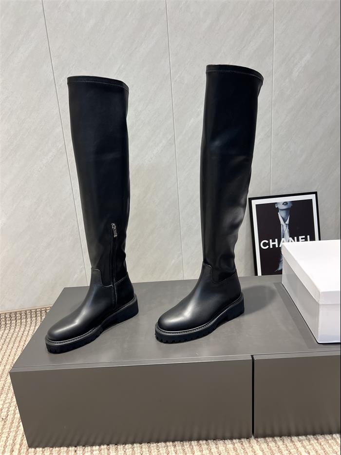 20251128174451890 370